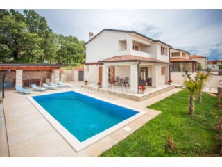 POREČ - okolica, PREKRASNA VILA S BAZENOM I POGLEDOM NA..