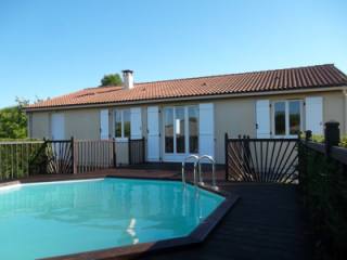Detached Bungalow, Pool In Decked..