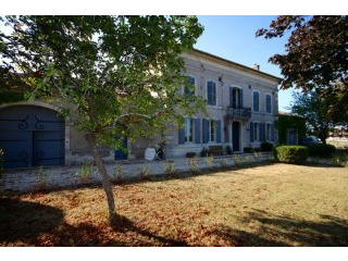 Stunning 5 bed-roomed/4 bathrooms..