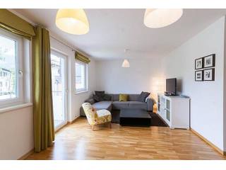 Luxurious apartment within walking..