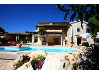 Prekrasna istarska villa s bazenom, 220 m² i 5 en-suite spav