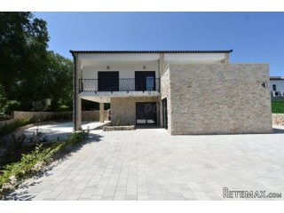 Prekrasna nova kuća-okolica Malinske