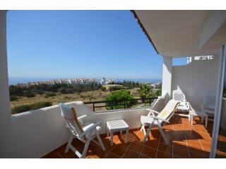 Apartment - This modern and well..