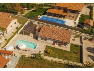Prekrasna kuća s bazenom i 3 spavaće sobe! Otok Krk!