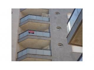 A 2 BED APARTMENT WITH SEA VIEWS