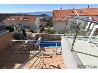 Apartman s vlastitim bazenom! Njivice!