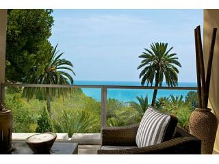 * FRONT LINE BEACH APARTMENTS