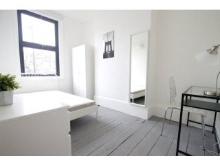 Single with double bed near Finsbury..