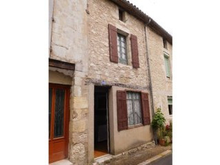 In The Heart Of A Lively Bastide Town..