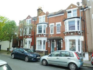 Comyn Road SW11 1QB