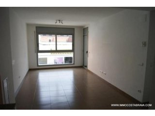 ROSES: Apartment in a recently built..