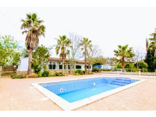 Nice country house with pool in..