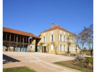 Superb manor house set at the end of a..