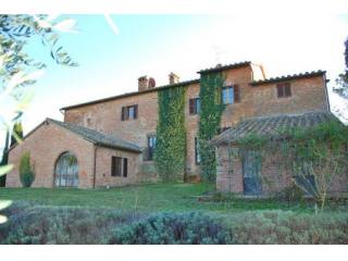 Restored Farmhouse Near Lake..