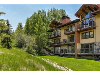 2 bedroom Flat For Sale: Wood Road..