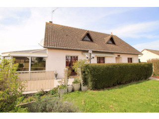Villa Near Shops And Schools