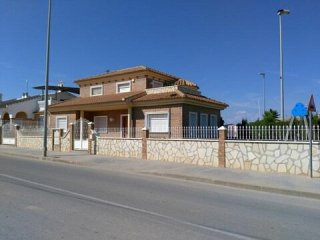 * 4 Bed Semi Detached Villa