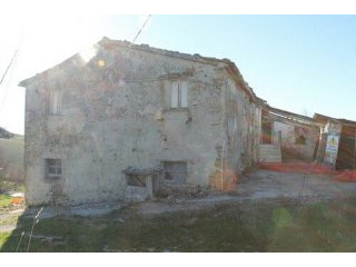 Huge Property To Restore In A Panoramic..