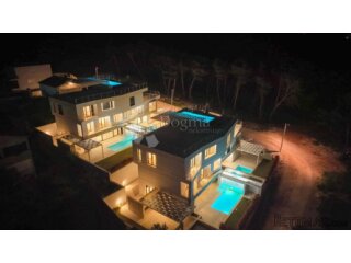 ZADAR Luksuzni duplex s bazenom, 4SS, 100 m od mora!