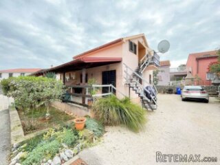 Kuća s 3 apartmana, prilika! Otok Krk!