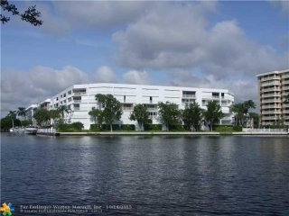 3 bedroom Flat For Sale: 3100 NE 47th..