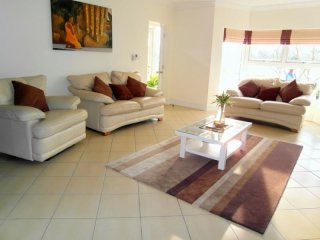 Near new 2 Storey Huay Yai Villa with..
