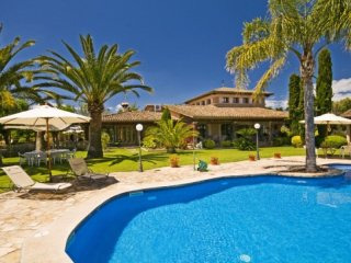 Spectacular Country Estate With 4..