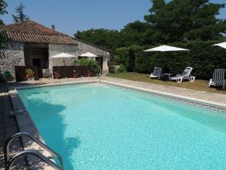 APS2430 Beautiful Stone Property with..