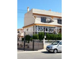 SEMI-DETACHED VILLA WITH SEA..