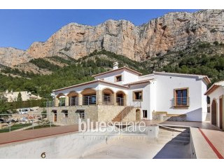 Large 7 bedroom villa under..