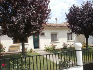2 Bed Bungalow, Garage + Garden