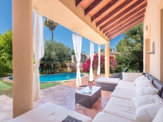 Charming Family Villa Near The Sea