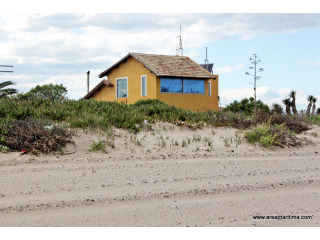 Venta de chalet en primera l�nea de p..