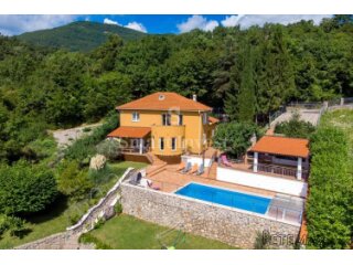 VEPRINAC, prodaje izuzetna kuća sa bazenom i teniskim..