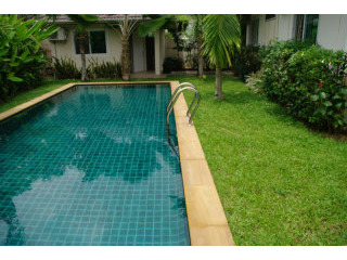 Lovely 3-Bedroom Pool House near..