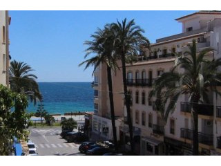 Beautiful 2 bed apartment with sea view..
