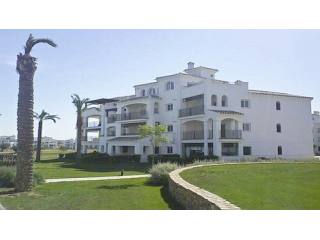 EXCELLENT VALUE- 2 BED GOLF APARTMENT
