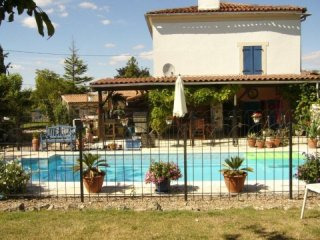 3 Bedroom House With 1 Bedroom Gite..