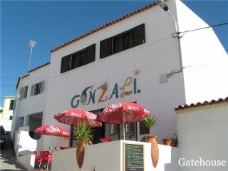 Beautiful 3 Apartments With Restaurant..