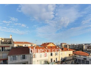 Antibes 2 bedroom apartment with sea..