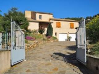 Lovely Villa With 4 Bedrooms, Terrace..