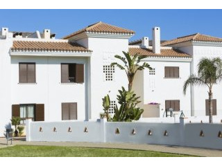 3 bedroom property near San Roque Back..