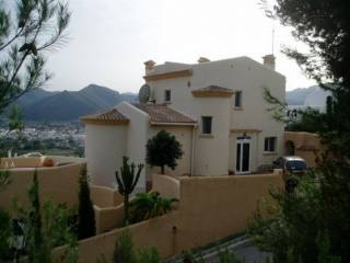 4 Bedrooms - Villa - Alicante - For Sale