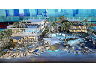 The Bay & Beach Club Patong - Superb..