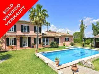 *SOLD* Lovely country house with..