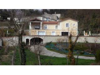 Superb Modern House on Banks of River..