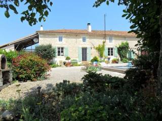 Beautifully Presented Stone Property..