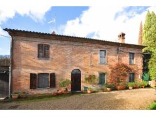 Country House Near Lake Montepulciano