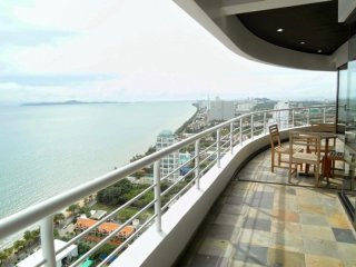 Designer 2-bedroom penthouse on the..