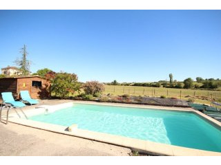 Lovely 2 bed single storey house with..
